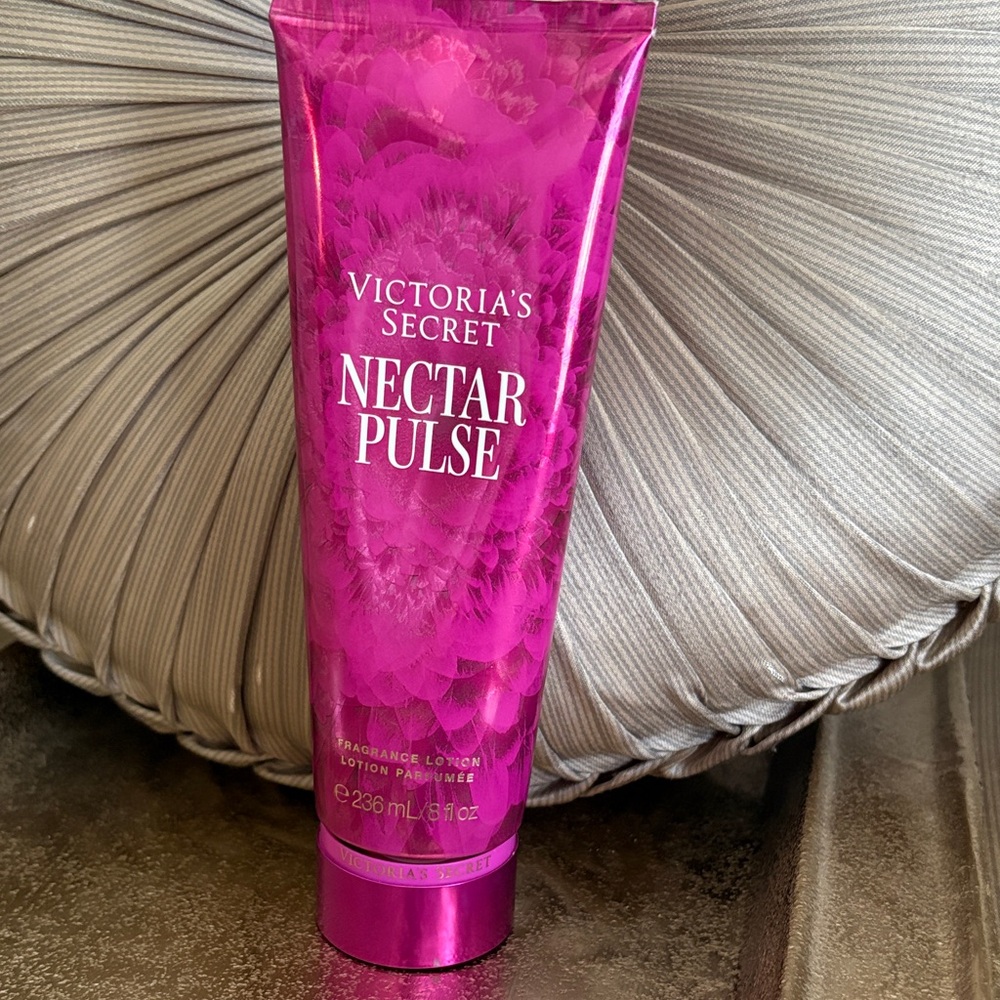 ✨NEW✨Victoria's Secret Nectar Pulse Lotion - Hot Pink Metallic